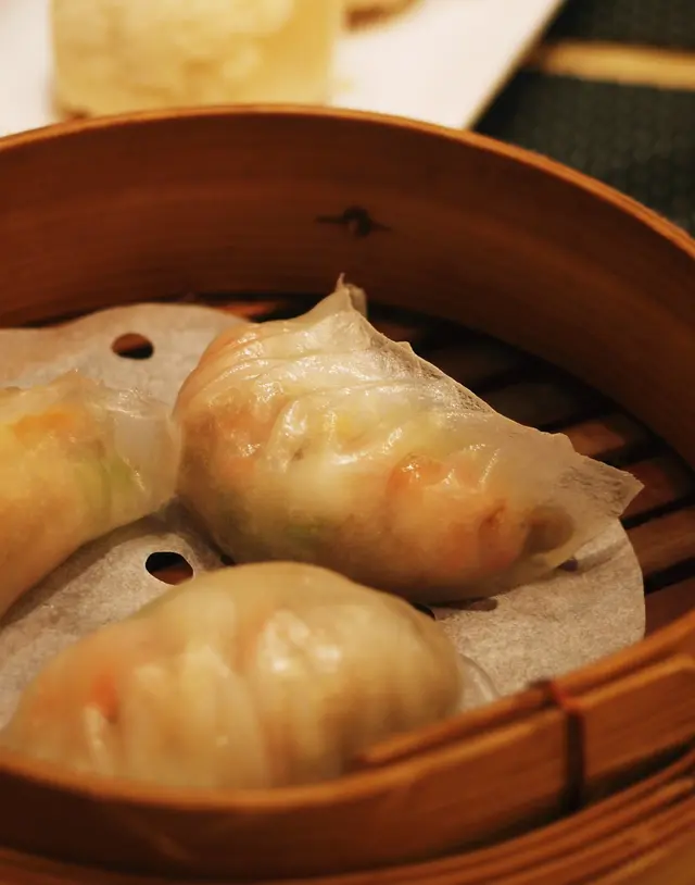 鮮蝦茶樹菌蒸餃 HKD$30