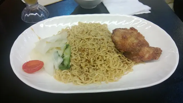 一般的雞翼撈麵,吃上去並不過癮