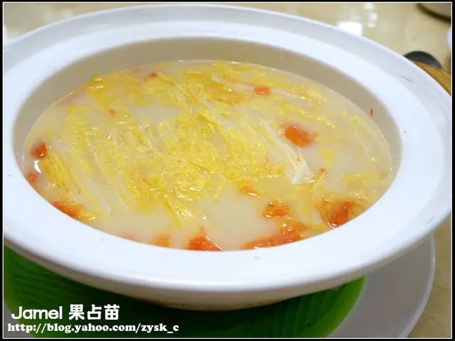 蕃茄豬骨濃湯浸娃娃菜