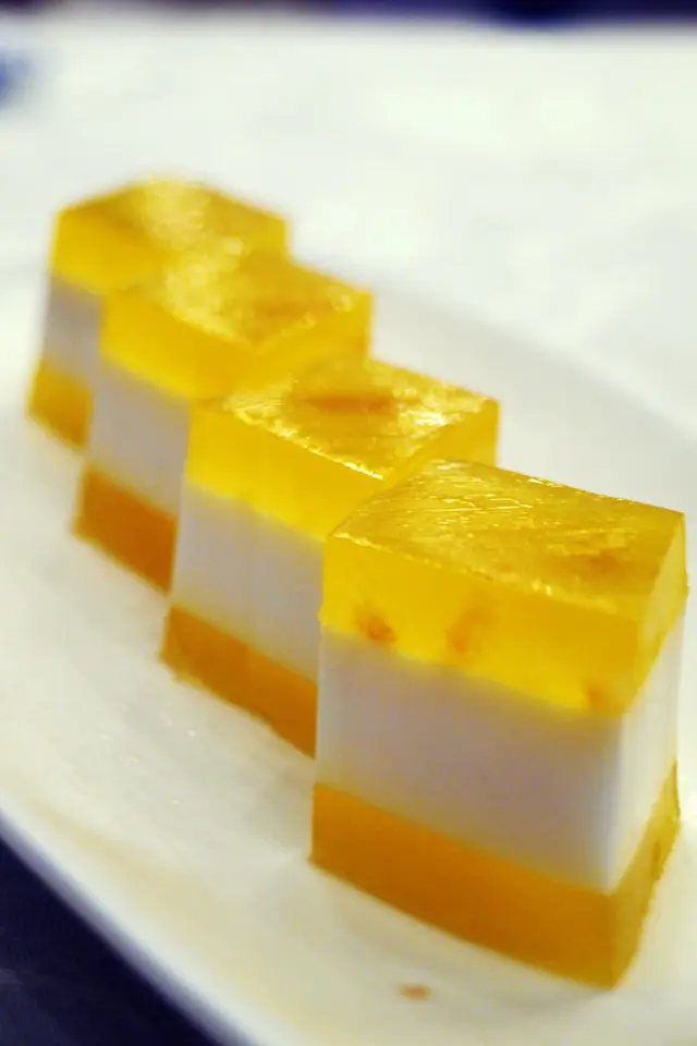 椰汁柚子蜜凍糕 HK$18