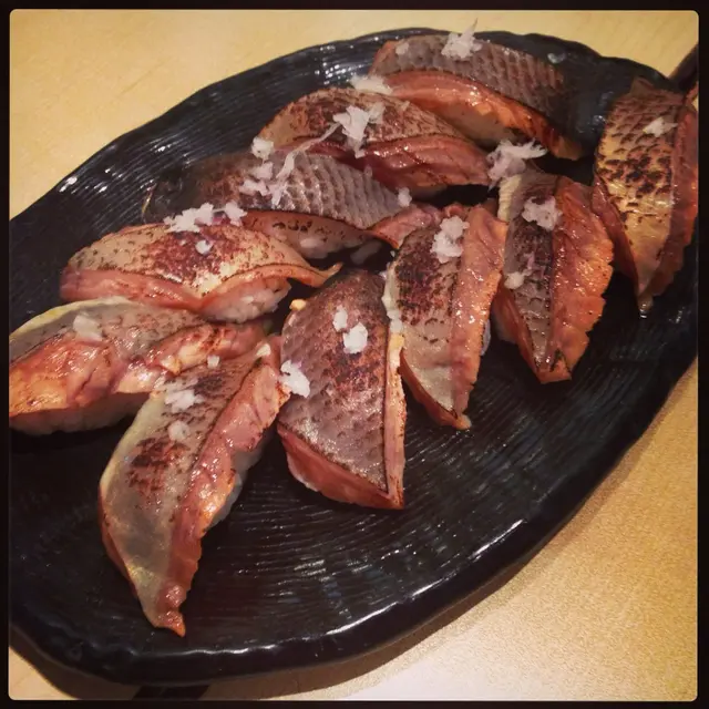 火炙三文魚腩壽司,, yum-yum
