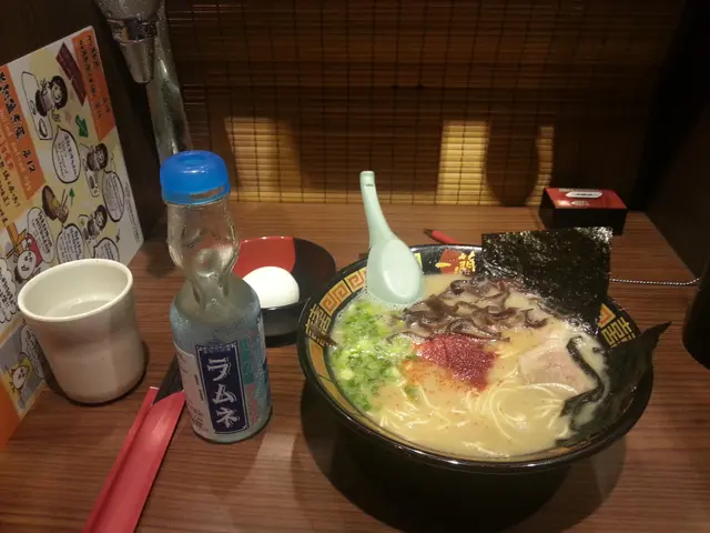 招牌叉燒拉麵+黑木耳+紫菜+半熟鹽煮蛋