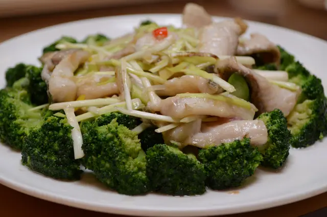 桂魚球味道鮮甜，惟用油略多.