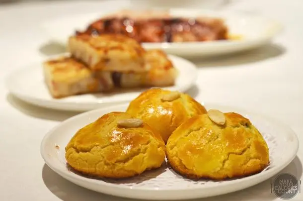 Barbecued pork pastry, char siew sou - 蜜汁叉烧酥 (HK$60/-)