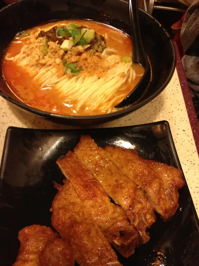 香酥豬扒擔擔麵