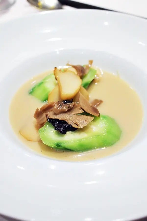 漁湯帶著濃郁的鮮魚味，湯頭亦  加入了時令勝瓜，感覺很健康