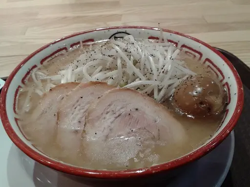 豬骨濃湯半熟蛋拉麵