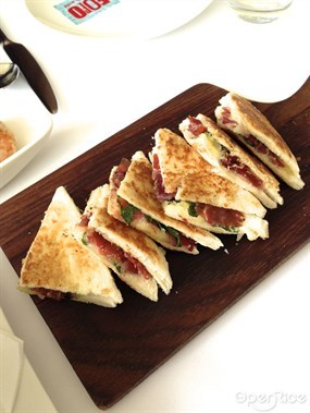 catalan style toasted sandwich with mozzarella &amp; teruel ham - 中環的Fofo by el Willy