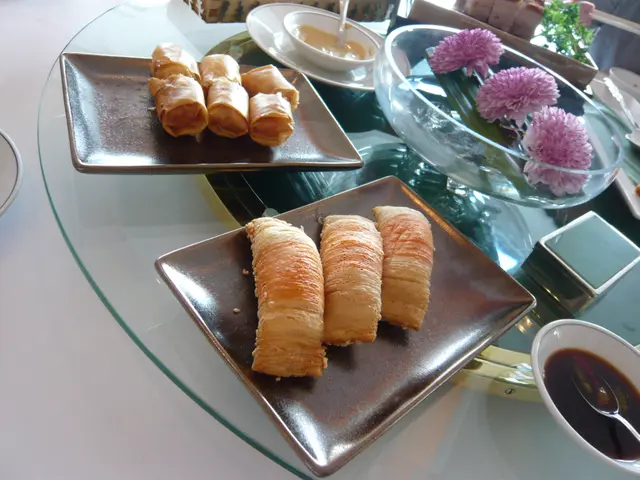 鱈魚蘿蔔絲酥 &　鮮蝦蟹肶脆春卷