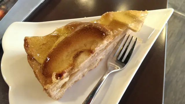 沒有蘋果味,幸好不會過甜。批底亦沒鬆脆感,這個價錢應該可以有更好的質素。