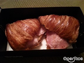 Double ham and brie cheese coissanwich - 銅鑼灣的Urban Bakery