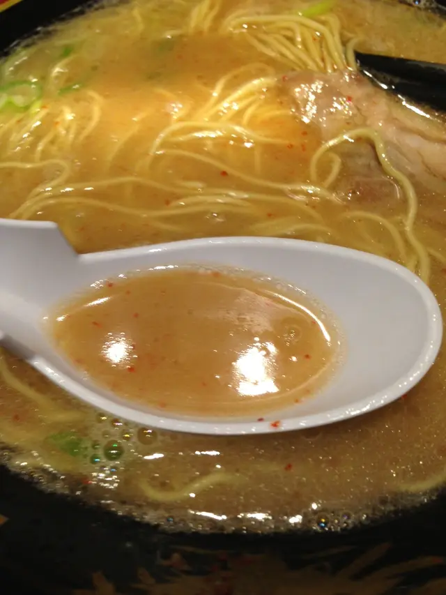 雖是豚骨湯, 但不油膩