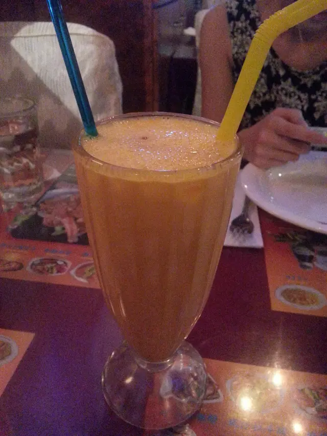 用了新鮮的芒果肉及酸奶blend成,芒草味香道入口帶點濃稠,不過加多少許冰塊更是完美