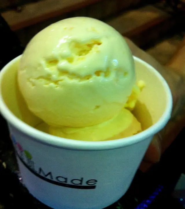 奶黃流沙包，對，是奶黃流沙包