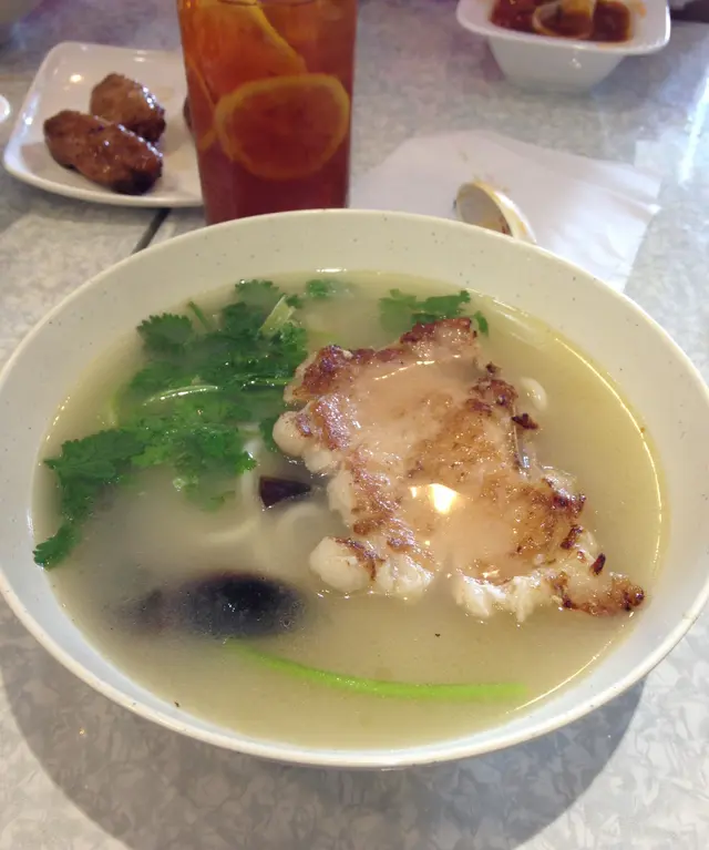皮蛋芫茜湯豬扒烏東