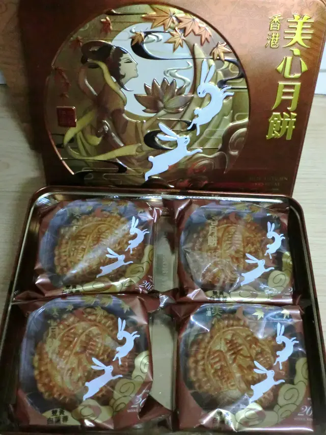 美心雙黃白蓮蓉月餅