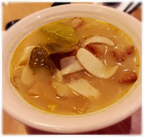 冬蔭豬頸肉金邊粉