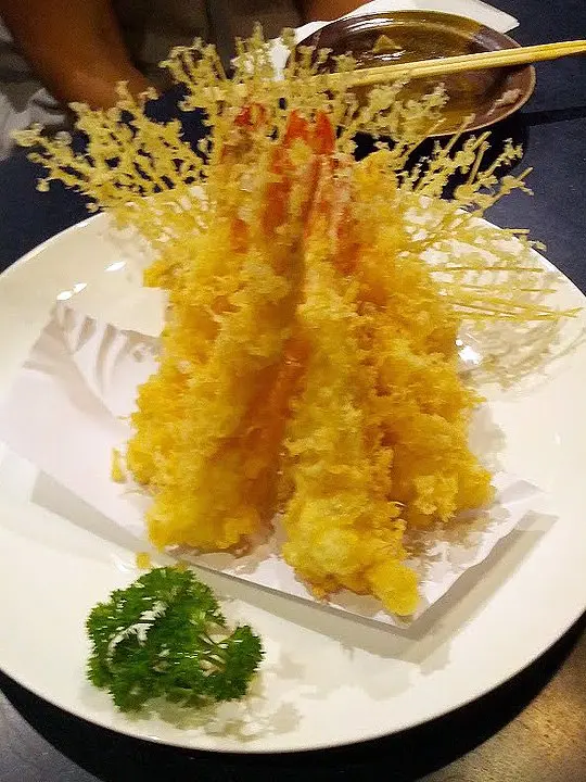 這是京都式食法，在漿粉內已蘸了調味料，所以，吃時已不需要Tempura Sauce啦！漿薄蝦大是功夫！