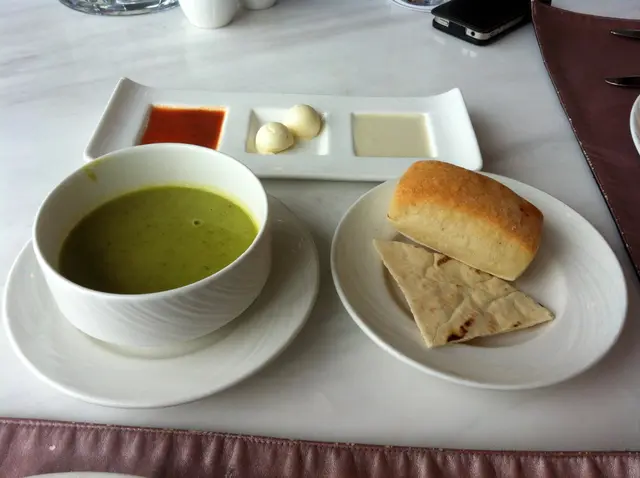 餐湯與麵包都是酒店水平