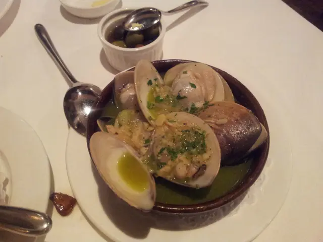 Clams in green sauce(香草煮蜆)