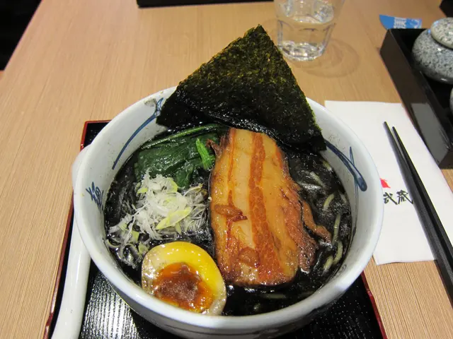 黑外伝=黑蒜油湯底