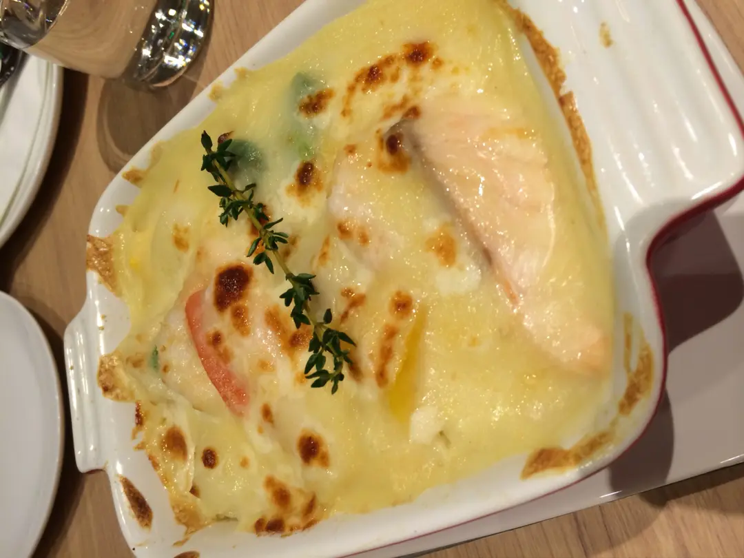 芝士焗三文鱼海鲜饭