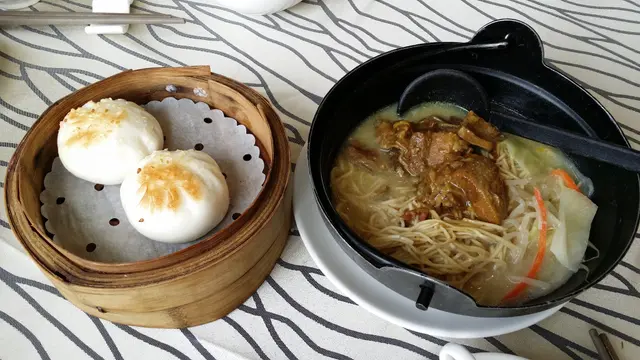 生煎菜肉包+秘制牛腩擔仔麵