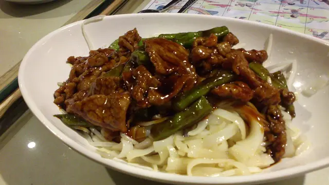 足夠男生的胃納