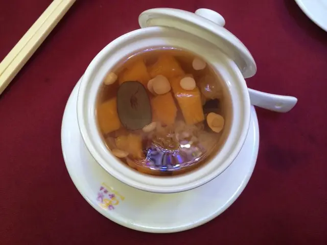 冰花紅蓮雪耳銀杏燉木瓜 都幾足料 值得一讚係佢幫我最後燉返熱佢再飲