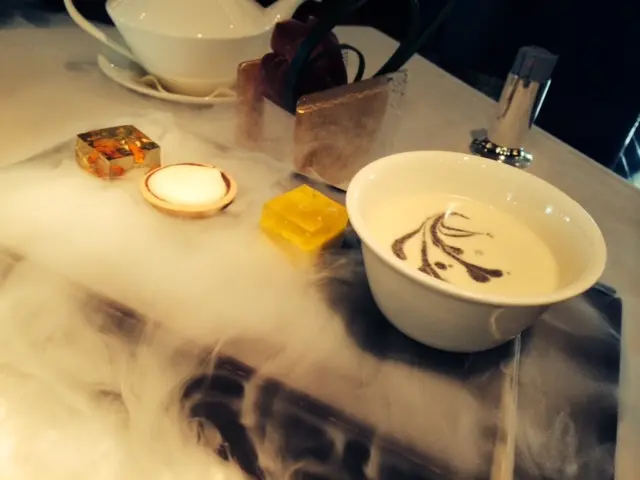 甜夢仙境,包括杞子桂花糕、芝士凍撻、燕晶瑩、豆腐芝麻凍布甸($108)