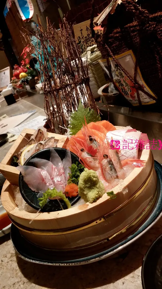 特選刺身拼盤 ($320) - 是日拼盤內容有三文魚、甜蝦、油金魚、金時鯛與竹簽魚