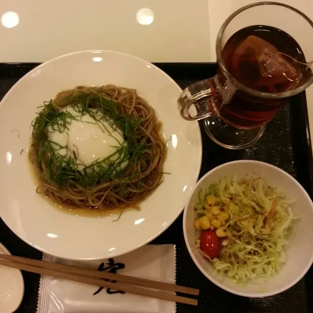 麵、有隻溫泉蛋、斯里蘭卡紅茶