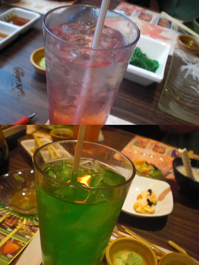 玫瑰洛神花梳打(上)和凍青蘋果綠茶(下)