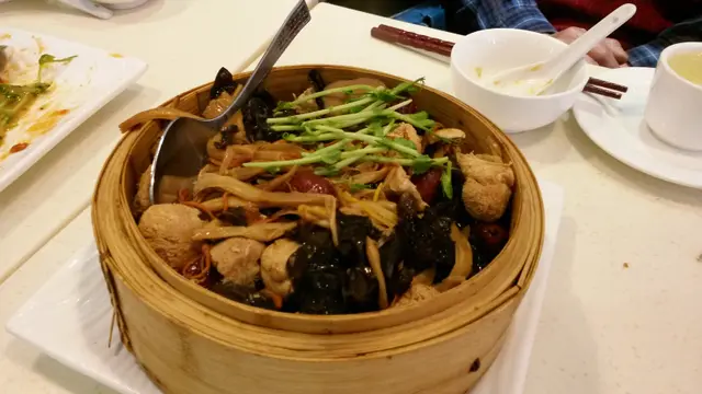 荷葉籠仔蒸雞