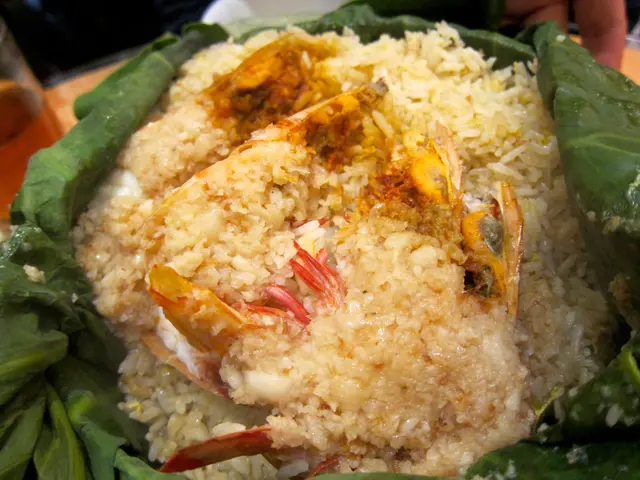 大蝦蒜香荷葉籠仔飯 Steamed special fried rice with dry braised prawns ($160)