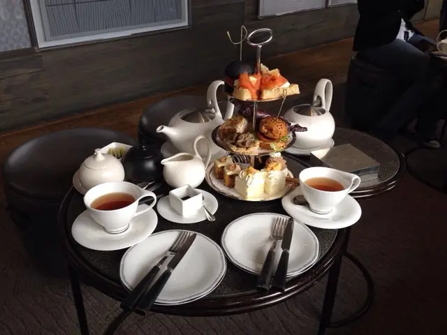 tea set for 2