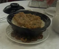 牛肉煲仔飯 - 有飯焦香
