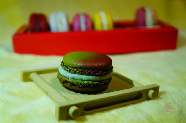 這小傢伙的薄荷不突出，和我想像中的有頗大差距，但如果將 Macaron 放在口腔中稍作停留，還是吃得出有淡淡的薄荷香味，喜歡薄荷的朋友可能會有點失望，而黑加侖子也只是帶有少少莓酸味，整體上不過不失就是