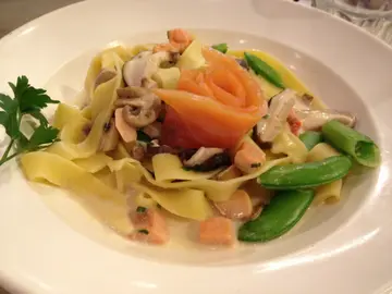 忌廉汁三文鱼天使面