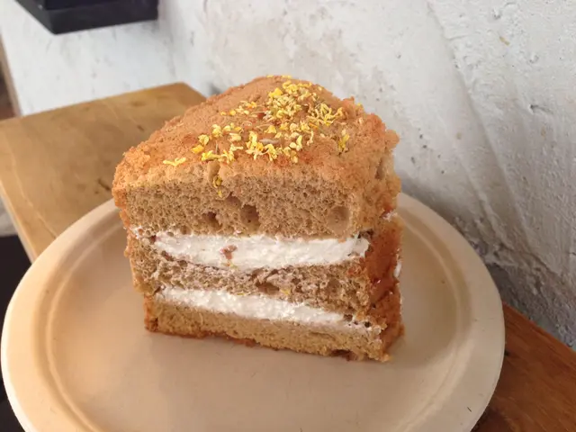 Osmanthus & Okinawa black sugar chiffon cake