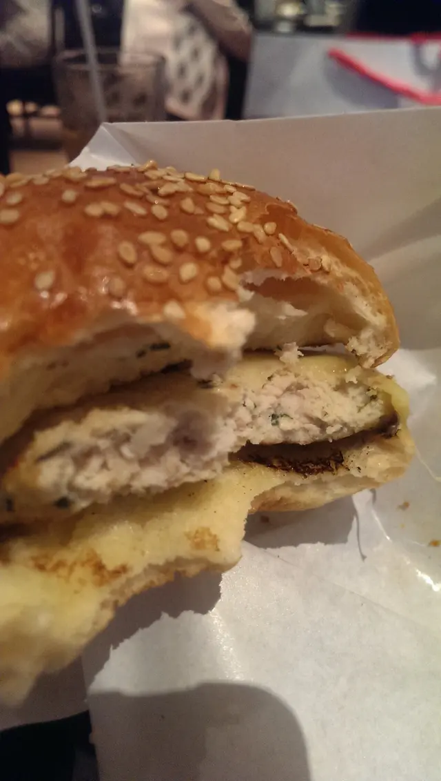 乾爭爭的哥斯雞肉漢堡