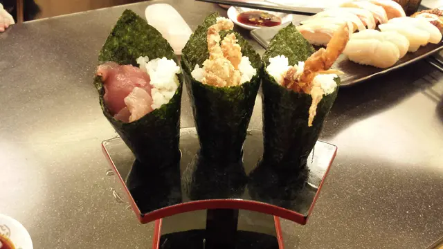 吞拿魚手卷 & 軟殼蟹手卷