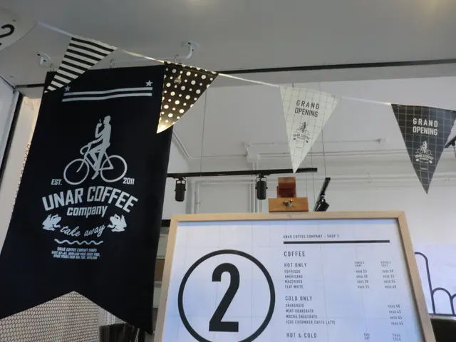 自2011年於大坑開設首間咖啡店