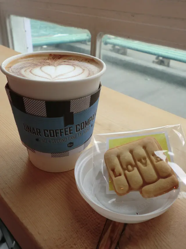 來到這裡,當然要試一試咖啡! 同時我又被精緻的曲奇 Gookie Letter 吸引了!