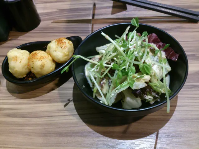 花枝丸,沙律菜