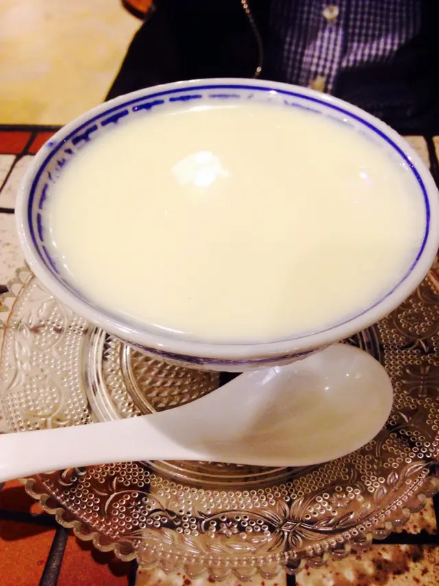 也是一個不會太甜的甜品。很香牛奶味，蛋白也很香滑，味道一流。