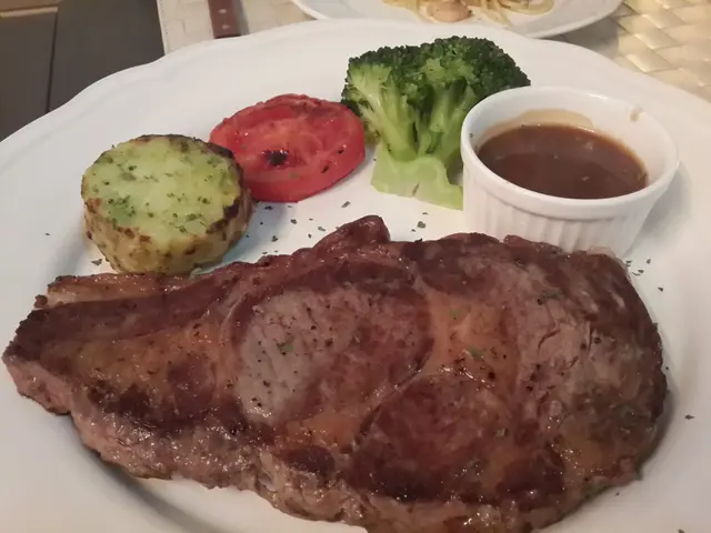 七成熟的肉眼扒, 很嫩滑很JUICY, 連配菜都很好味。