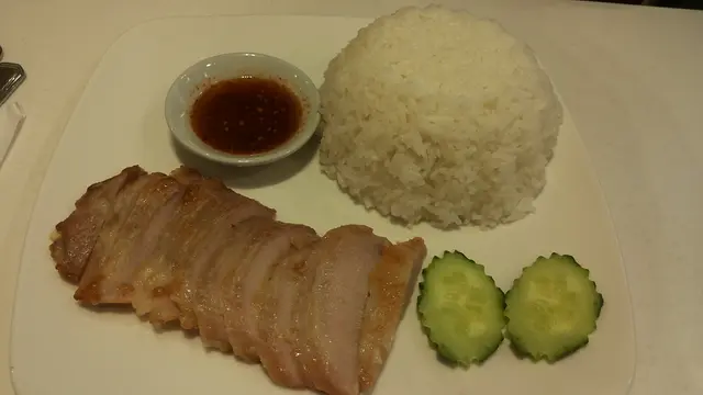 豬頸肉如白烚一樣，醬汁亦毫無味道。