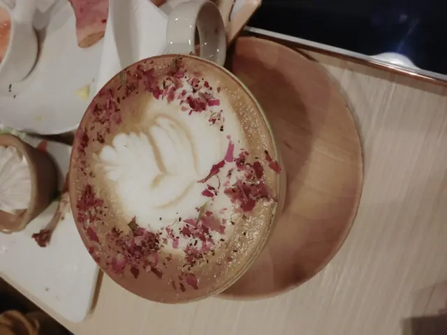 好令既拉花 同埋好香既玫瑰花咪