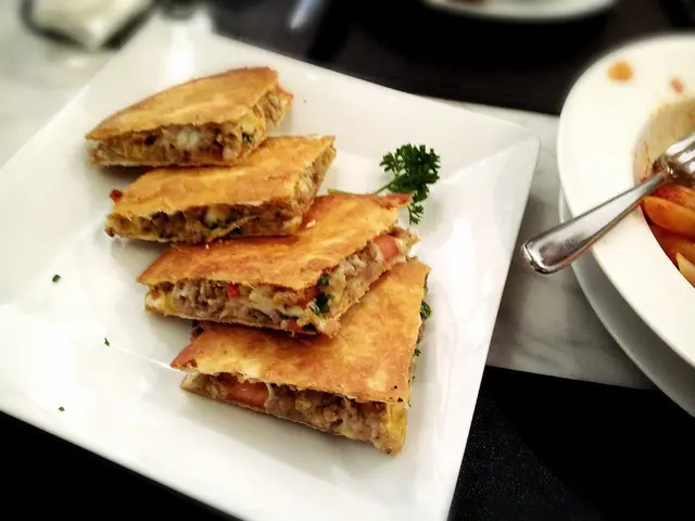 帶點辣, 饀子厚厚的, 有口感.